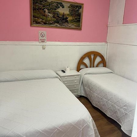 Hostal Daniel Madrid Bagian luar foto