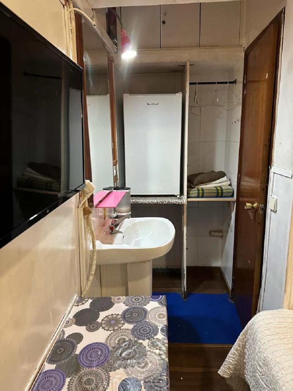 Hostal Daniel Madrid Bagian luar foto