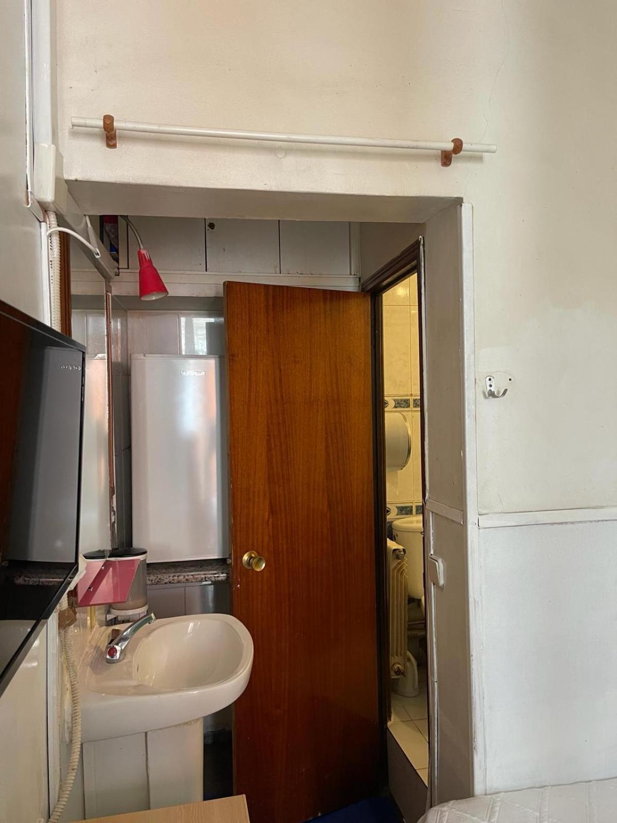 Hostal Daniel Madrid Bagian luar foto