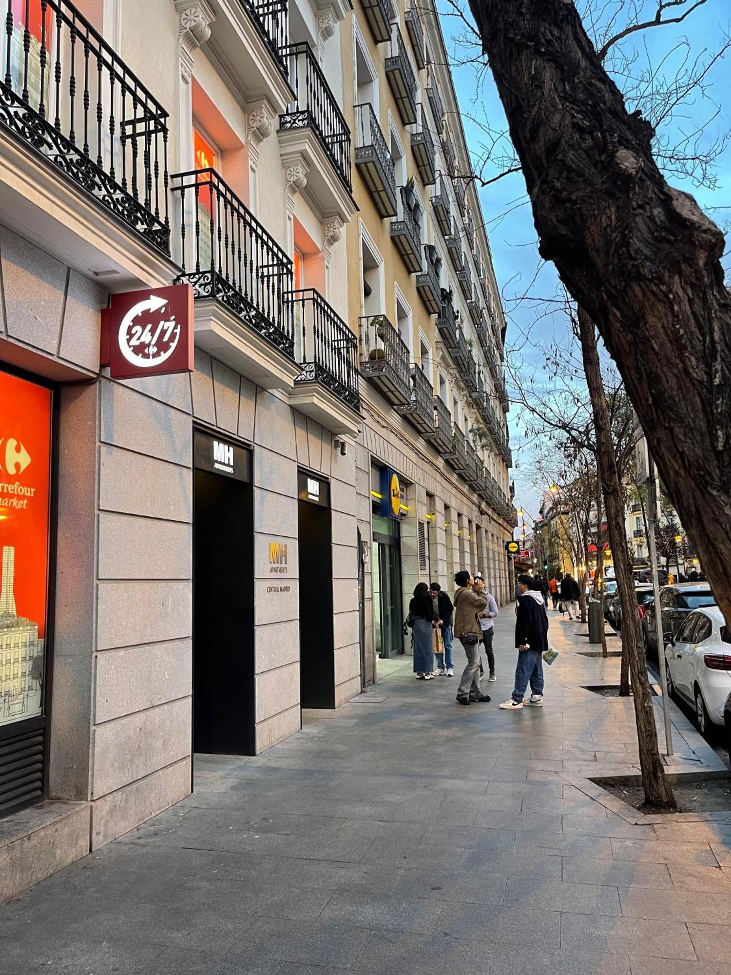 Hostal Daniel Madrid Bagian luar foto