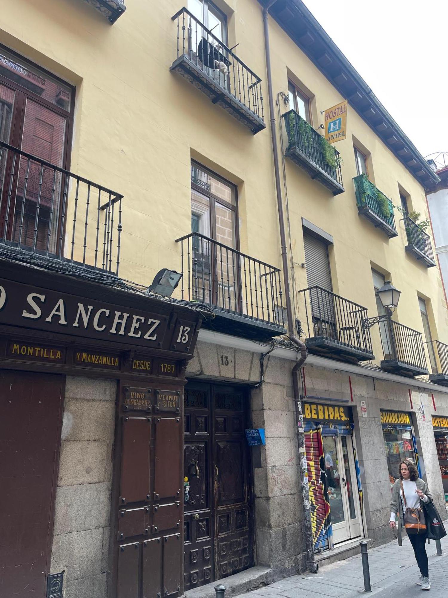 Hostal Daniel Madrid Bagian luar foto