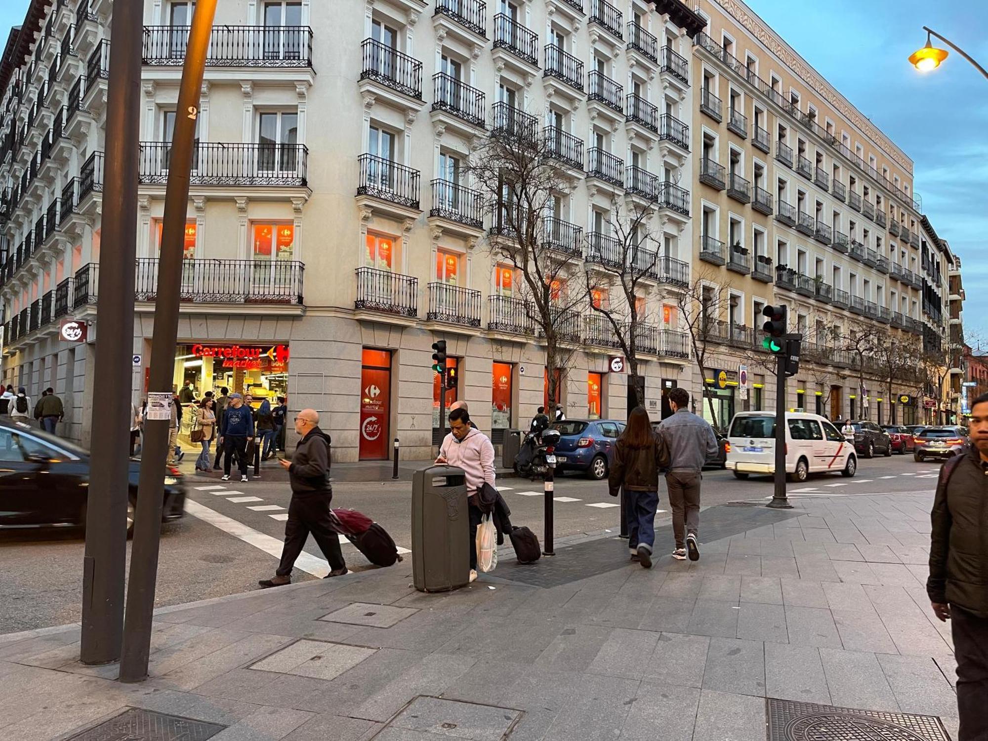 Hostal Daniel Madrid Bagian luar foto
