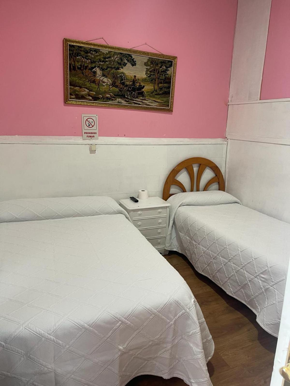 Hostal Daniel Madrid Bagian luar foto