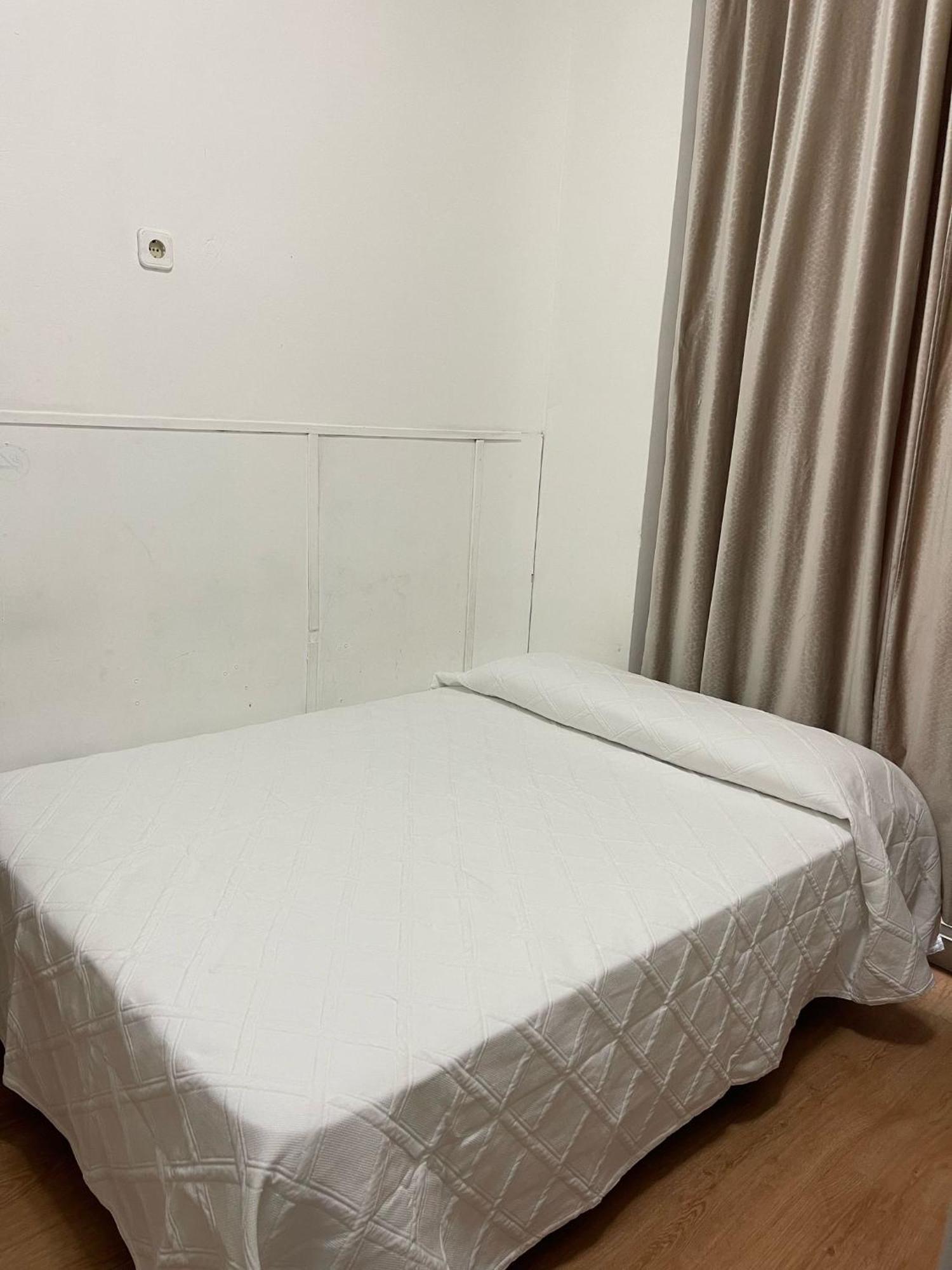 Hostal Daniel Madrid Bagian luar foto